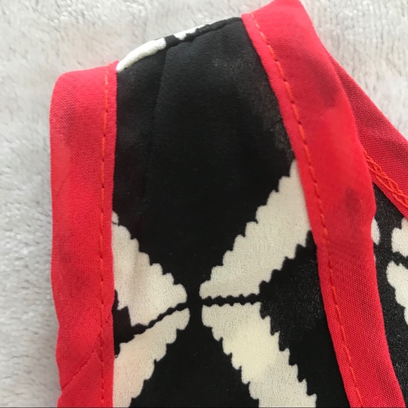 Pretty Red and Black Geometric Blouse - Picture 3 of 4